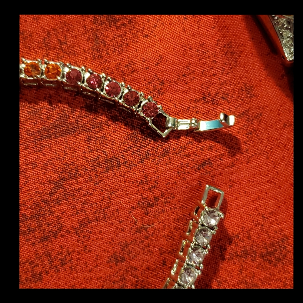 Elegant Silver and Multicolor Women's Watch and Bracelet Set - Picture 5 of 9